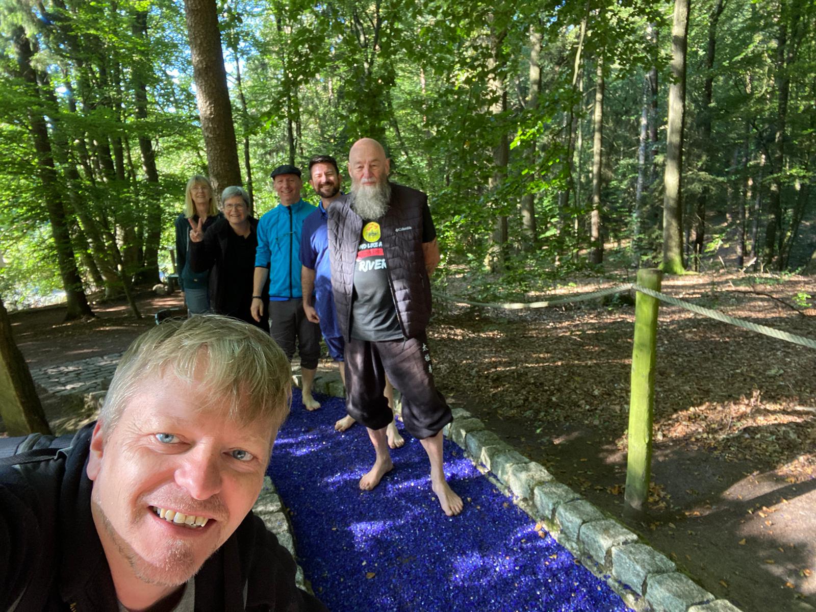 Tai Chi Gruppe im Barfußpark Egestorf